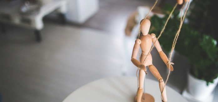 kaboompics.com_Wooden-mannequin-as-a-puppet-1